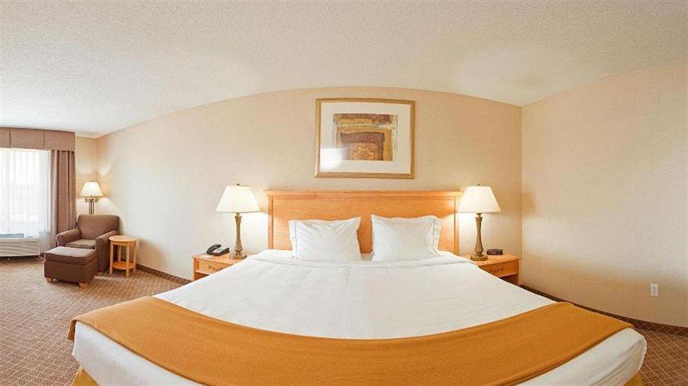 Holiday Inn Express Hotel & Suites Chesterfield - Selfridge Area By Ihg Екстер'єр фото