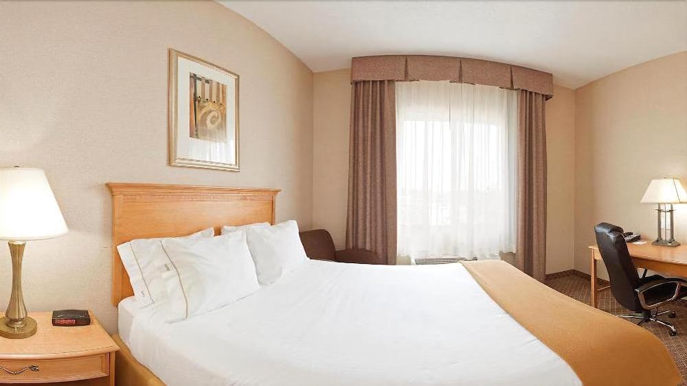 Holiday Inn Express Hotel & Suites Chesterfield - Selfridge Area By Ihg Екстер'єр фото