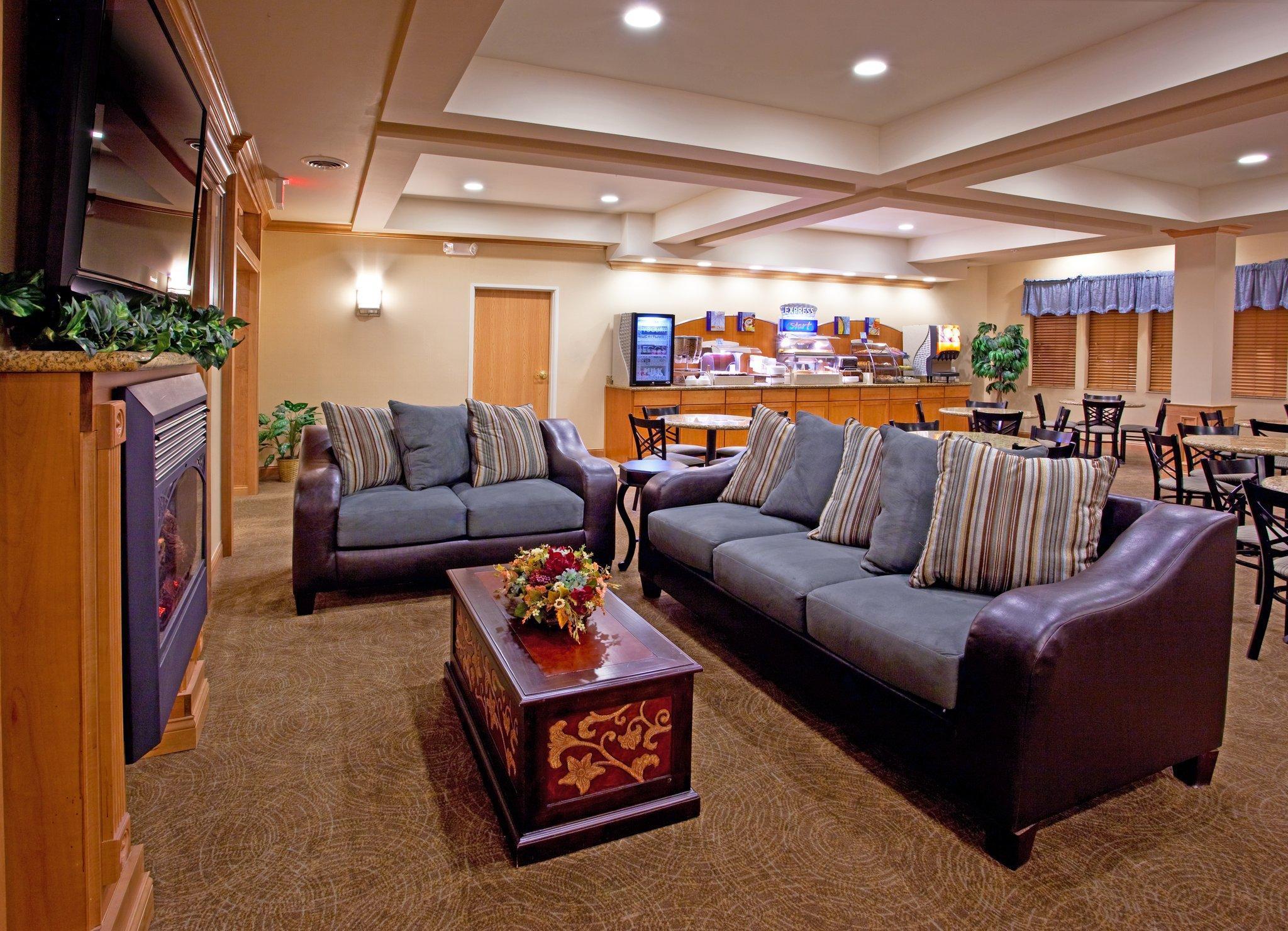 Holiday Inn Express Hotel & Suites Chesterfield - Selfridge Area By Ihg Екстер'єр фото