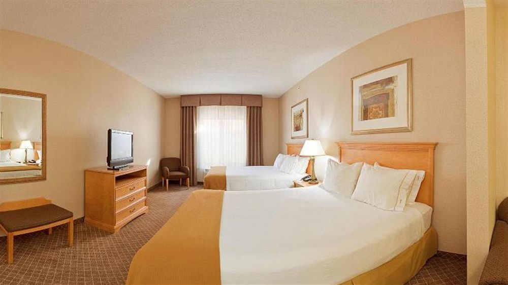 Holiday Inn Express Hotel & Suites Chesterfield - Selfridge Area By Ihg Екстер'єр фото