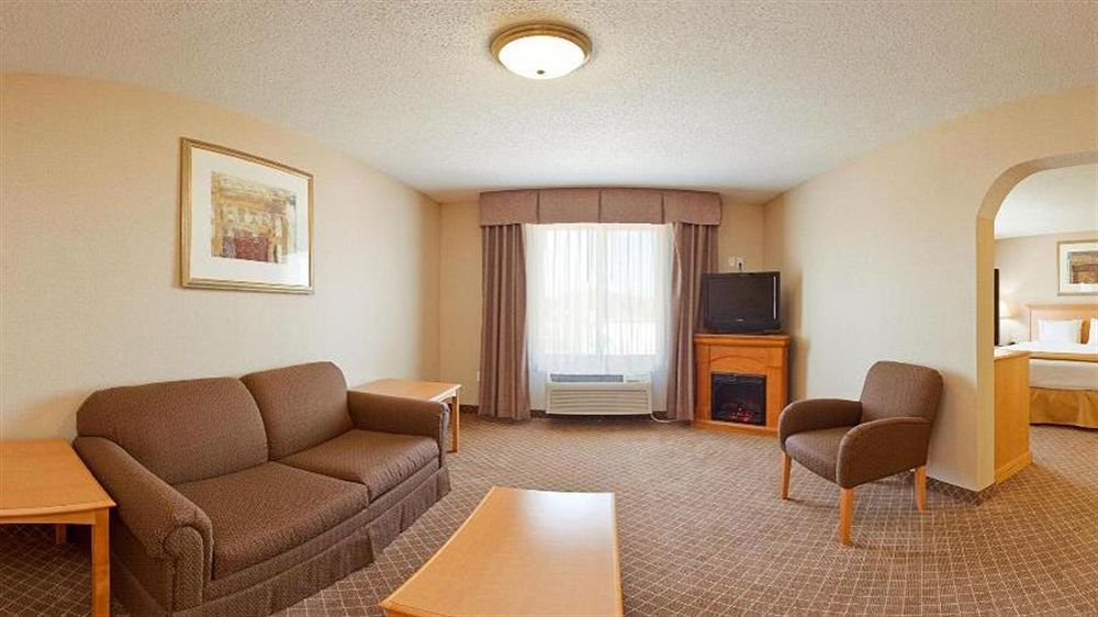 Holiday Inn Express Hotel & Suites Chesterfield - Selfridge Area By Ihg Екстер'єр фото